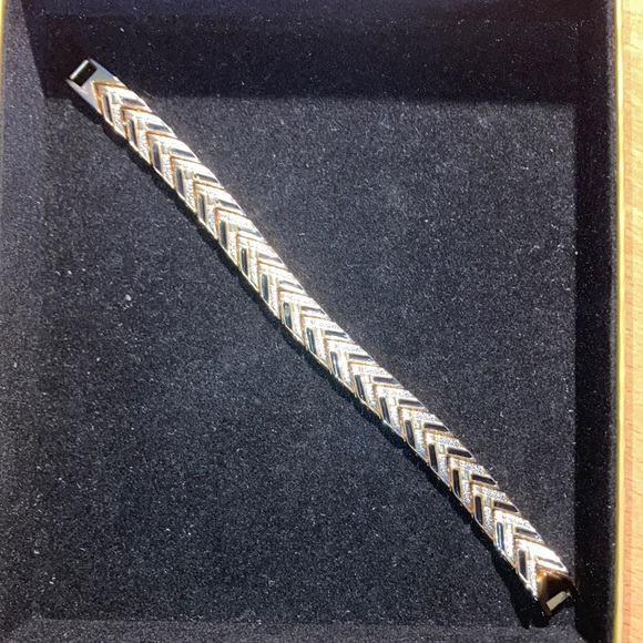 Chevron Pattern bracelet - Picture 3 of 7